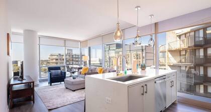 Chic Stamford Apartment | Walk to Train & Entertainment