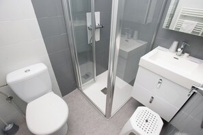 Appartement, 2 chambres | Salle de bain | Serviettes fournies