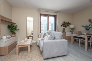 Estudio básico | Zona de estar | Una televisión