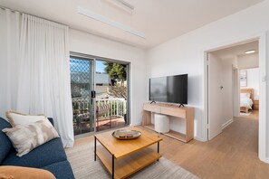 TV - Beachside Escape – Bright Apt Steps from Cottesloe Beach with Balcony (Cottesloe)