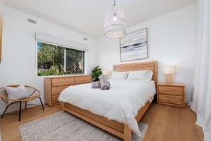 Strykjärn/strykbräda, internet och sängkläder