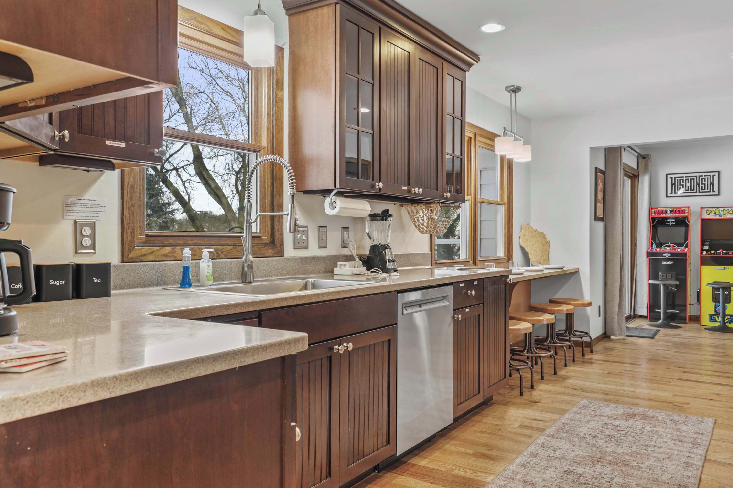 Køleskab, mikrobølgeovn, ovn, kogeplade