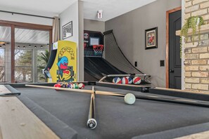 Game room - Hot Tub - Game Room - 20 min to Capitol - Pets (Sun Prairie)