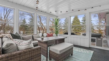 TV, fireplace, offices