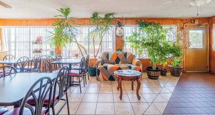 Family-Friendly Room Near Vernon College with Spacious Layout & Comfort