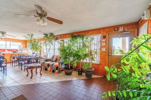 Interior - Highly Rated Pet-Friendly Stay Near Hwy 287 – Great for Families & Groups (Vernon)