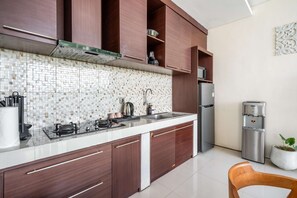 冰箱、微波炉、烤箱、炉灶