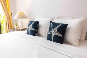 Iron/ironing board, WiFi, bed sheets - The R Villa Toba| 2BRTropical Escape/Pool & Bikes (Kecamatan Kuta Utara)