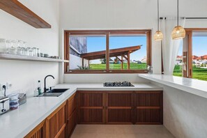 Micro-ondes, plaque de cuisson, grille-pain