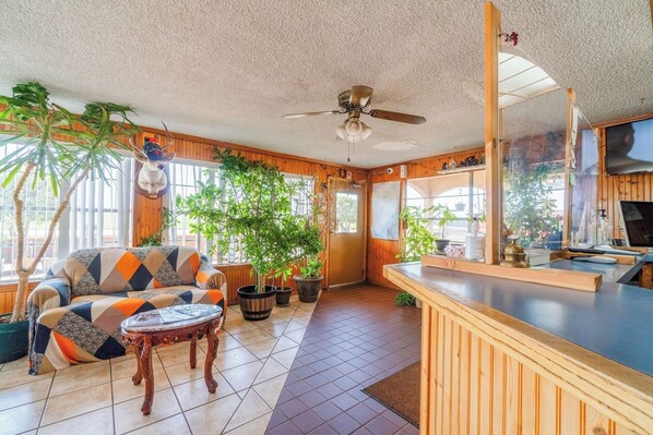 Interior - Convenient Pet-Friendly Stay Near Red River – Scenic Drives & Local Exploring (Vernon)