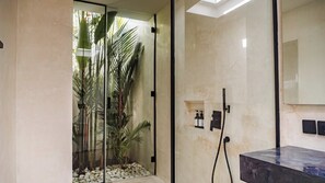 Douche, sèche-cheveux