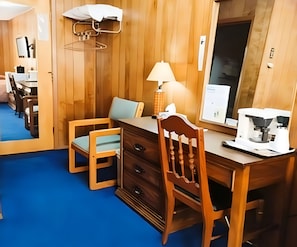 1 bedroom, free WiFi, bed sheets - Affordable Comfort Near Attractions | 2 Full Beds with 1 Twin Bed & Rollaway Bed (International Falls)