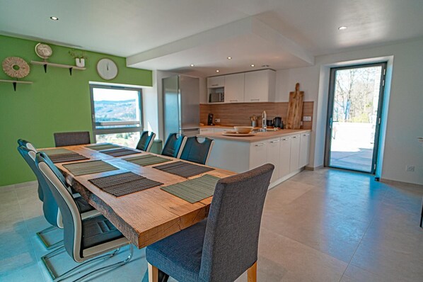 Dining - La Bonne Amie B&B (Coubon)