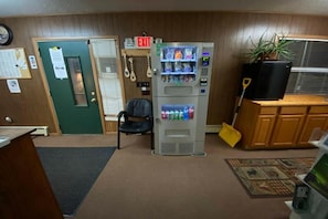 Interior - Budget Stay Near Fishing Spots & Border Attractions – for Business and Leisure (International Falls)