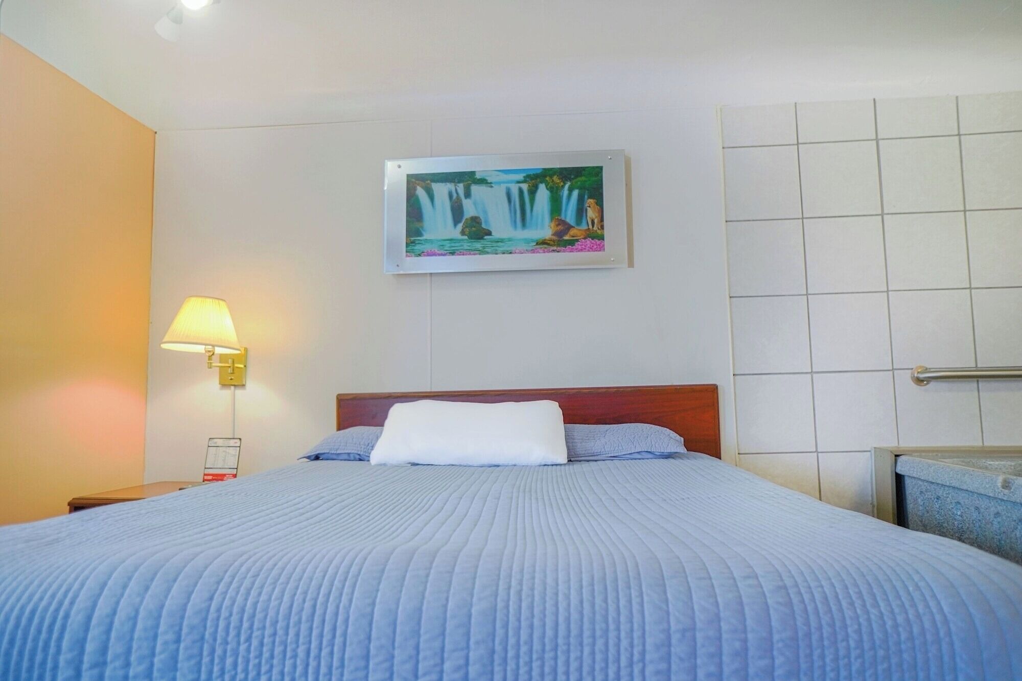 Spacious Comfort Near Downtown Bay City  Ideal For Sightseeing & Relaxation - Bay City, MI