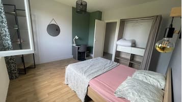 Iron/ironing board, free WiFi, bed sheets