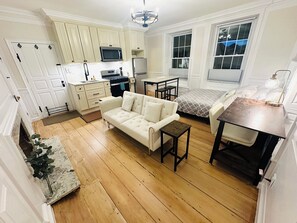 Televisión y chimenea 