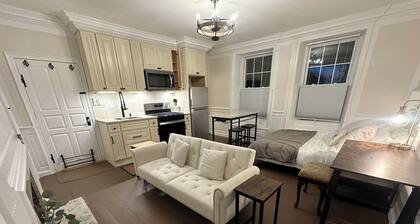 Hale Loft w/kitchen, bath, laundry next to PEA