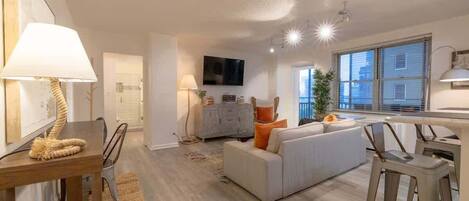 Télévision, cheminée, espaces bureaux