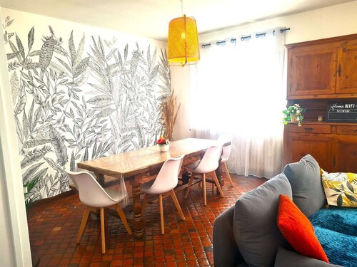 Country house 10 minutes from Switzerland. Accommodates 6 people (families/professionals)