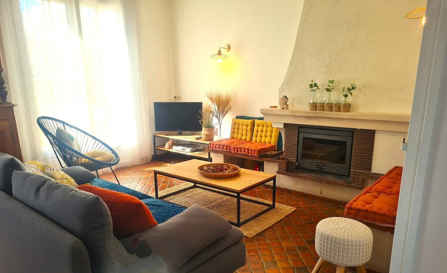 Télévision, cheminée