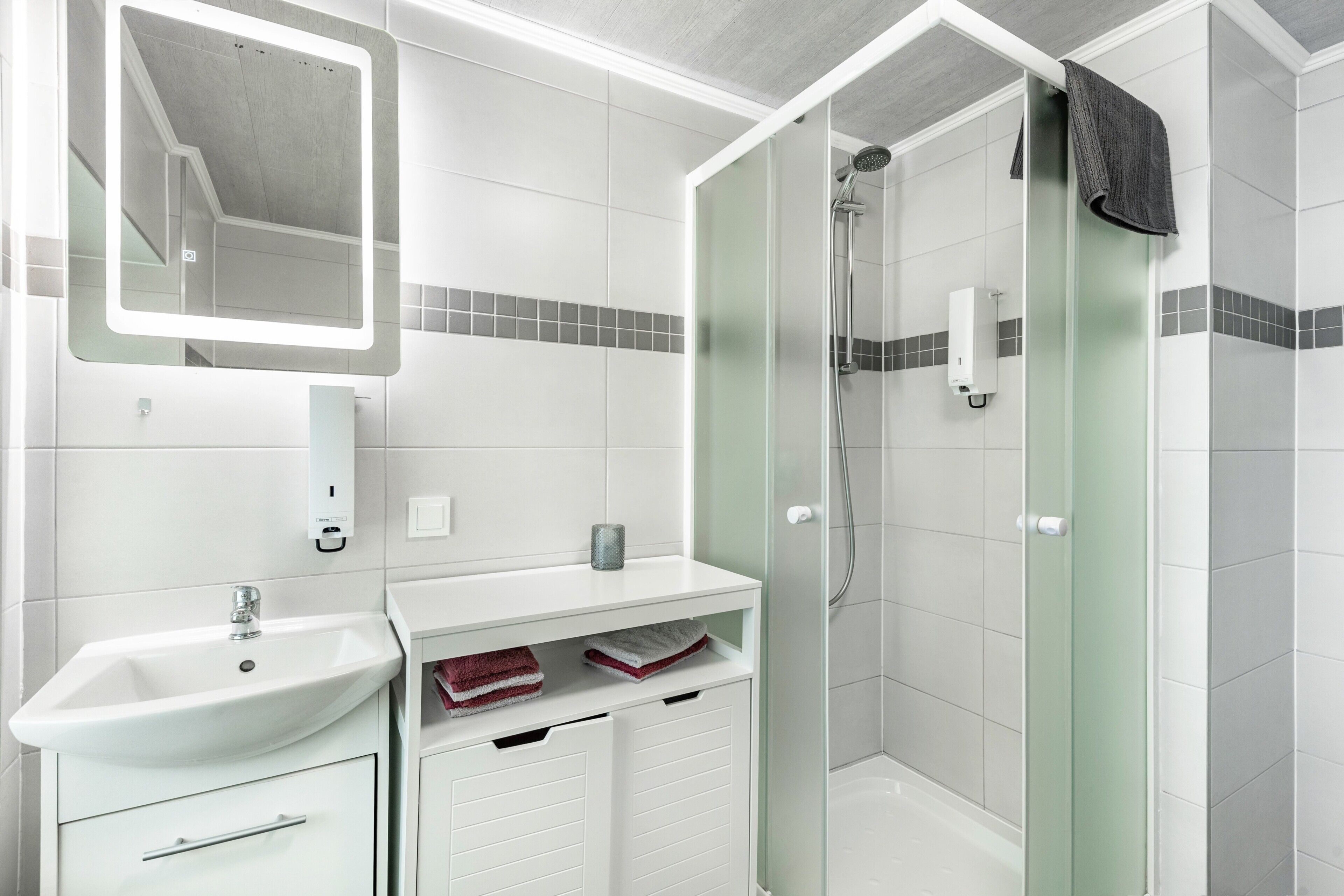 Shower, free toiletries, hair dryer, towels