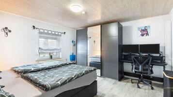 Silitysrauta/-lauta, Wi-Fi, vuodevaatteet