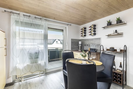 Dining. Apartment 'Klein Frankreich' with Mountain View, Private Terrace and Wi-Fi