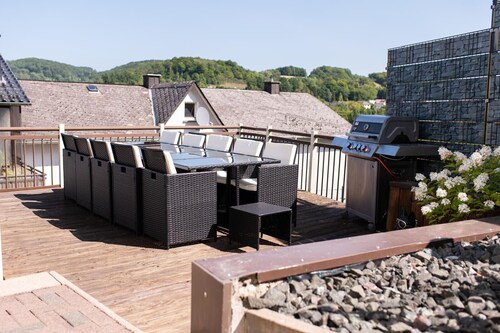 Apartment 'Klein Frankreich' mit Bergblick, privater Terrasse und WLAN