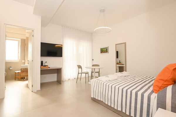 Deluxe Studio, City View | In-room safe, desk, blackout drapes, WiFi (free)