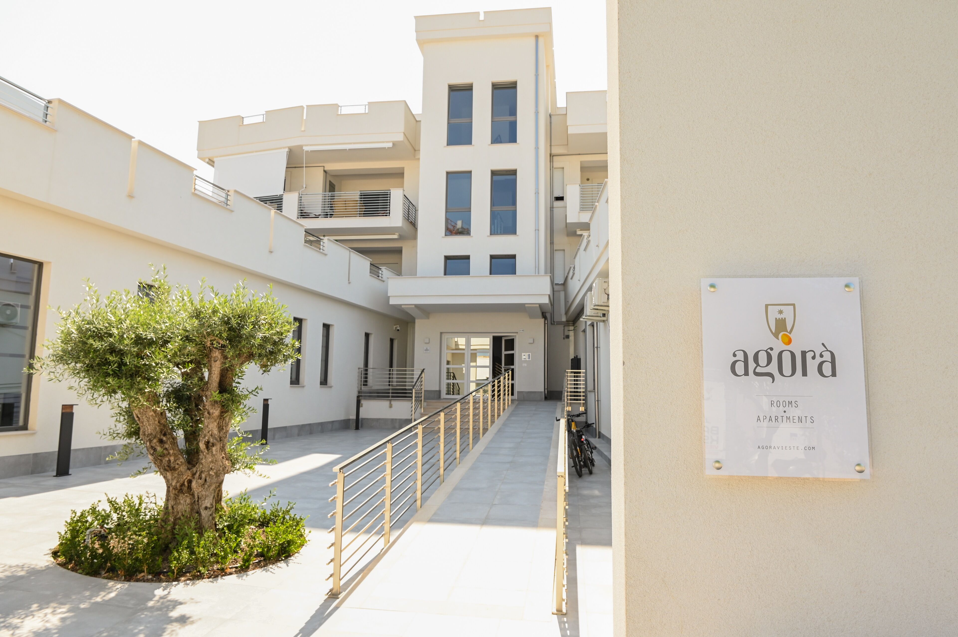 ด้านหน้าที่พัก