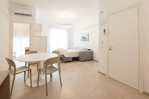 Estudio familiar, vistas a la ciudad | Zona de estar