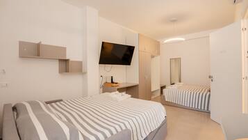 Studio dành cho gia đình, quang cảnh thành phố | Khu phòng khách | TV màn hình phẳng