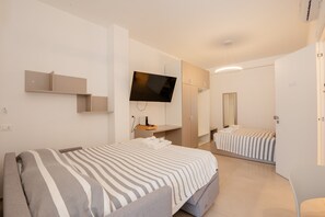 Family Studio, City View | Living area | Flat-screen TV - Agorà Vieste Rooms & Apartments (Vieste)