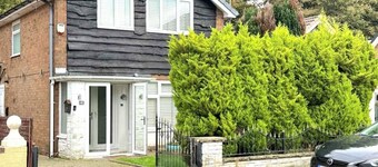 Serene 3-Bedroom Family Rochdale Home with Garden