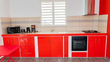 Fridge, microwave, coffee/tea maker, cookware/dishes/utensils