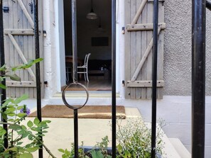 Gîte Zenitude | Terrace/patio - La maison O kiwis (Saint-Denis-lès-Martel)