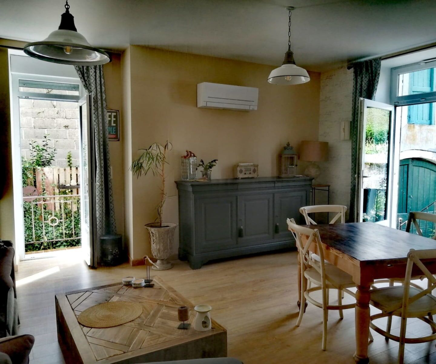 Classic Cottage, Balcony | Living area