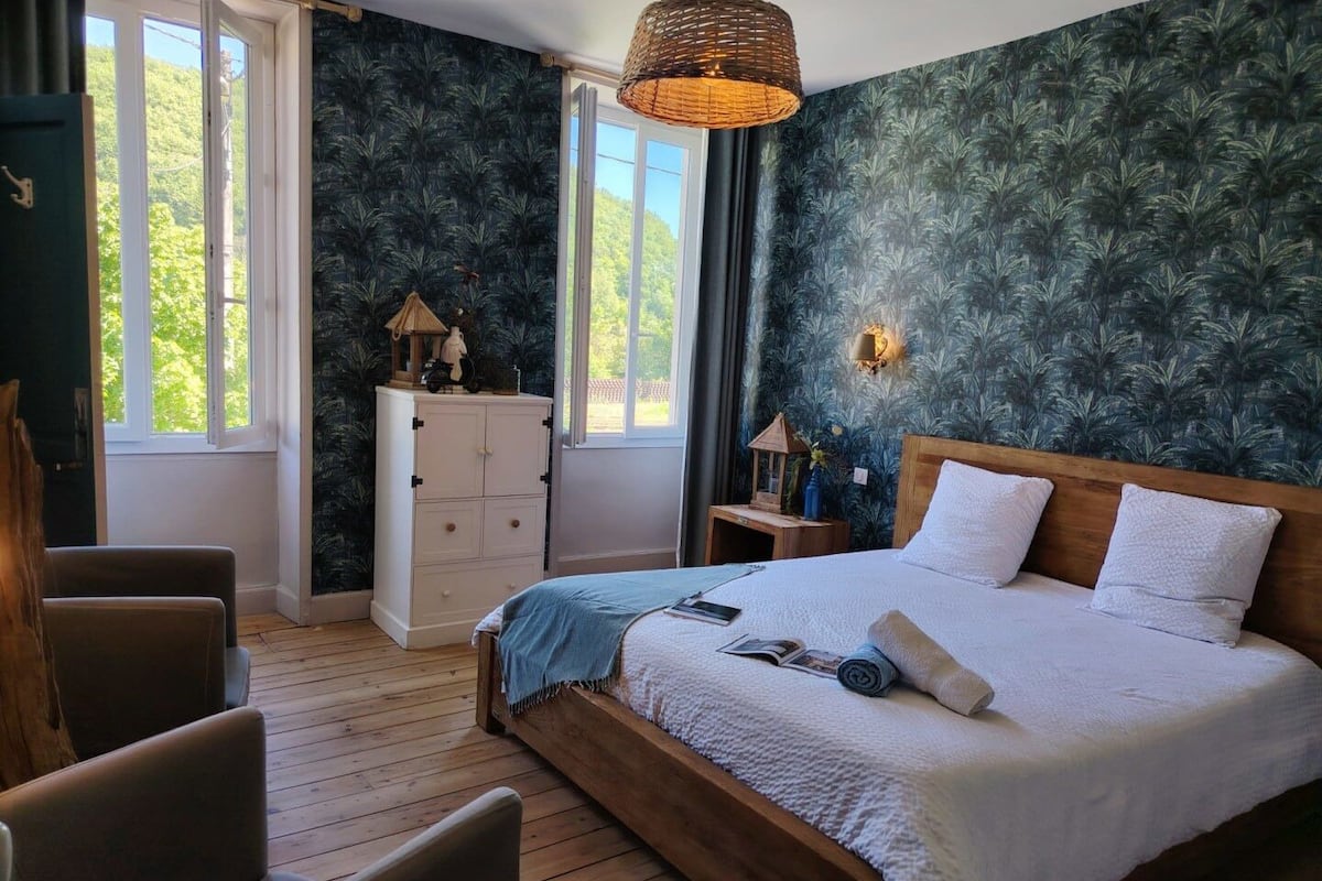 Chambre Glycine | เครื่องนอนระดับพรีเมียม, Wi-Fi ฟรี, ผ้าปูที่นอน