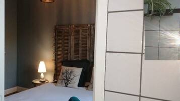 Habitación básica, vista a la ciudad | Wifi gratis