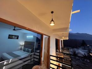 Balcony - Hotel beas river retreat (Manali)
