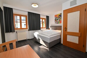2 bedrooms, free WiFi, bed sheets - Schmitten 27 - Room 1 / 200m from ski lift (Zell am See)