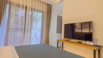 Room, 1 Bedroom, Accessible, Smoking | Room amenity