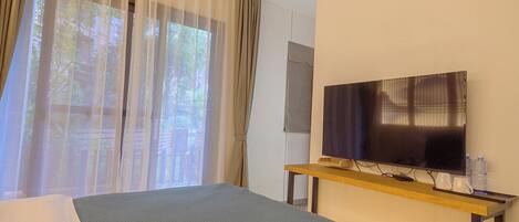 Room, 1 Bedroom, Accessible, Smoking | Room amenity