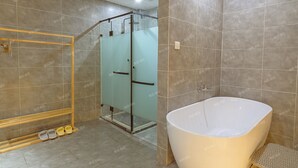 Unclassified image, 5 of 14, button - Room-heinemann Hotel Courtyard or Terrac (Leshan)