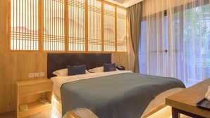 Unclassified image, 3 of 14, button - Room-heinemann Hotel Courtyard or Terrac (Leshan)