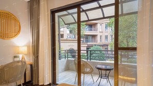 Unclassified image, 4 of 14, button - Room-heinemann Hotel Courtyard or Terrac (Leshan)