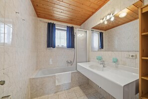 Apartment | Badezimmer | Handtücher