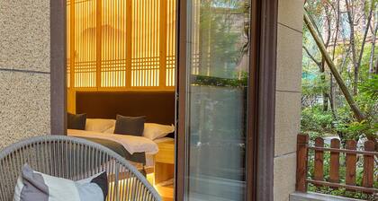 Room-heinemann Hotel Courtyard or Terrac
