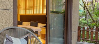 Room-heinemann Hotel Courtyard or Terrac